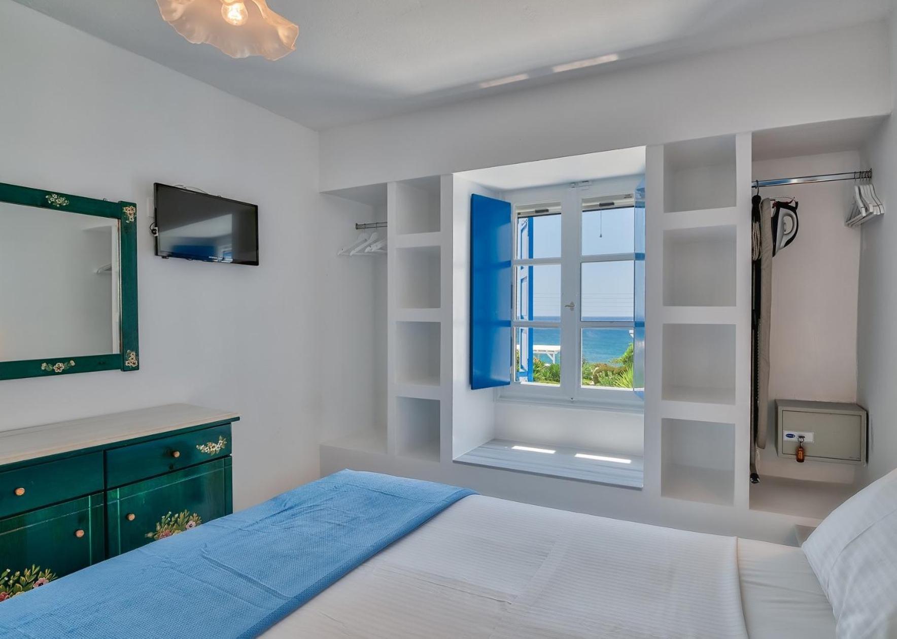 Blue Dolphin Antiparos Villas And Suites Agios Georgios  Dış mekan fotoğraf